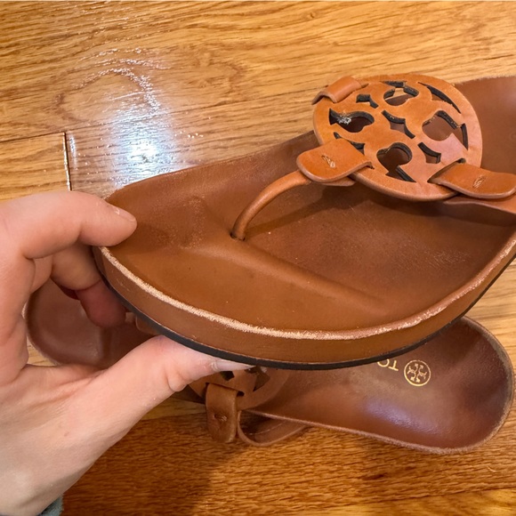 Tory Burch Miller Cloud Thong Sandal in Miele (Light brown) - Size 7 - Picture 4 of 7